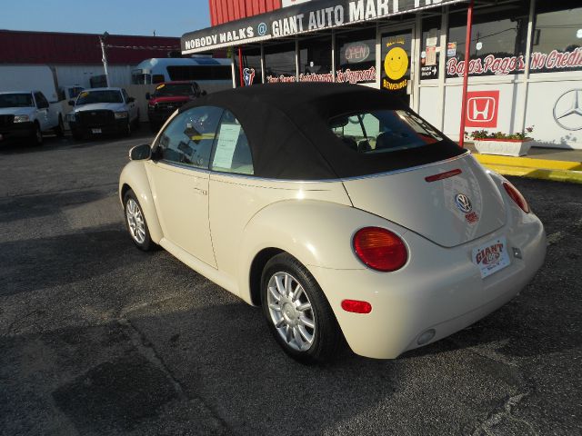Volkswagen New Beetle 2004 photo 1