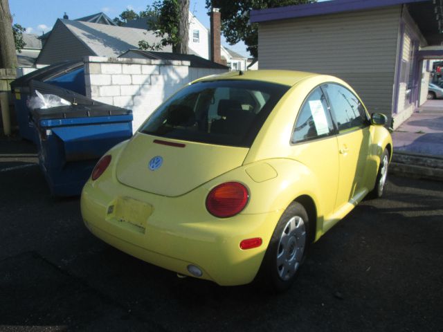 Volkswagen New Beetle 2004 photo 0