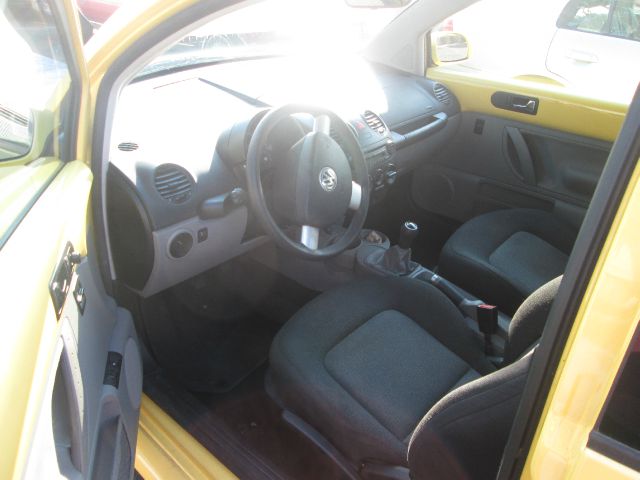 Volkswagen New Beetle 2004 photo 1