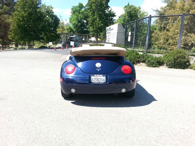Volkswagen New Beetle 2004 photo 1
