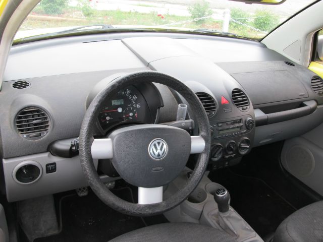 Volkswagen New Beetle 2004 photo 1