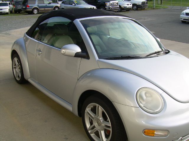 Volkswagen New Beetle 2004 photo 2