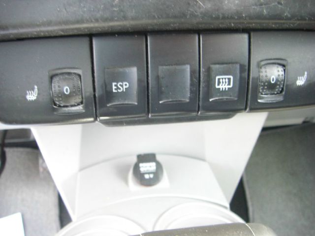 Volkswagen New Beetle Crewmax-short-limited-sunroof-6 CD Jbl-newer Tires Hatchback