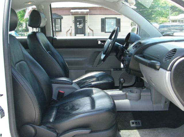 Volkswagen New Beetle 2004 photo 10