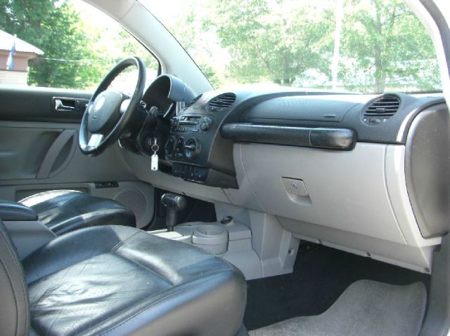 Volkswagen New Beetle 2004 photo 12