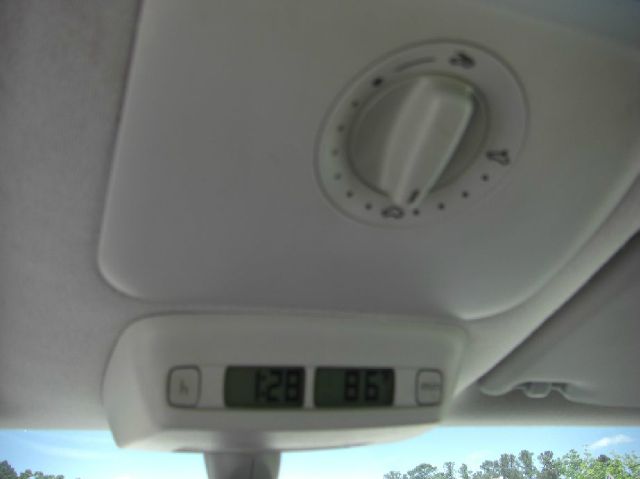 Volkswagen New Beetle 2004 photo 15