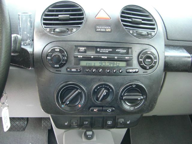 Volkswagen New Beetle 2004 photo 17