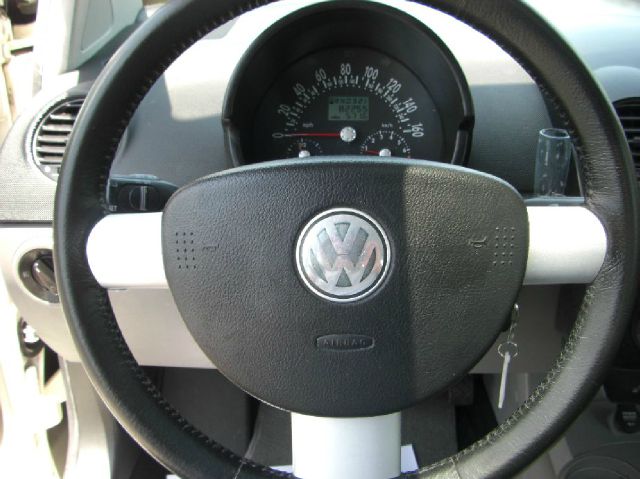 Volkswagen New Beetle 2004 photo 19