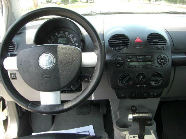 Volkswagen New Beetle 2004 photo 20
