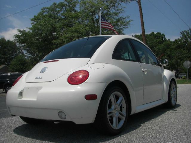 Volkswagen New Beetle 2004 photo 24