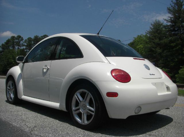 Volkswagen New Beetle 2004 photo 25