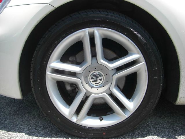 Volkswagen New Beetle 2004 photo 8