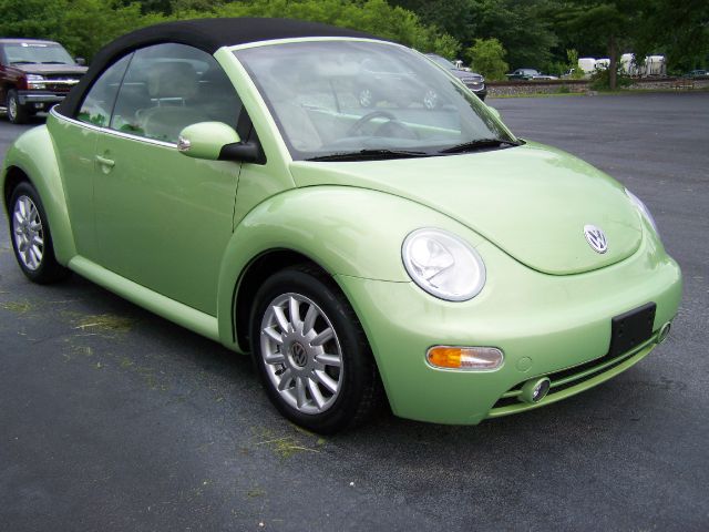Volkswagen New Beetle 2004 photo 1