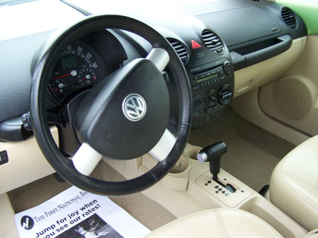 Volkswagen New Beetle 2004 photo 2