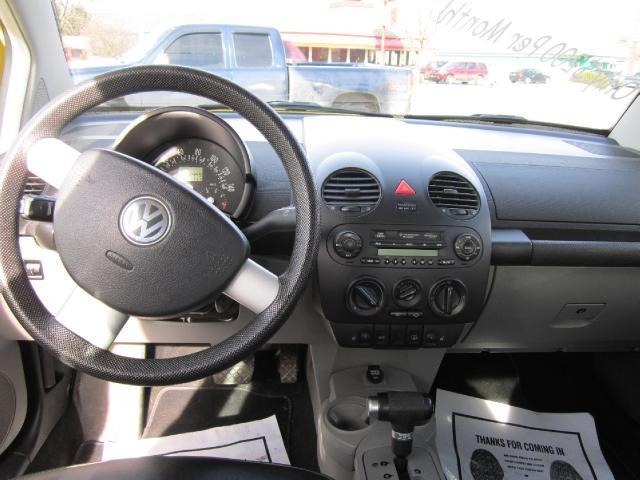 Volkswagen New Beetle 2004 photo 2