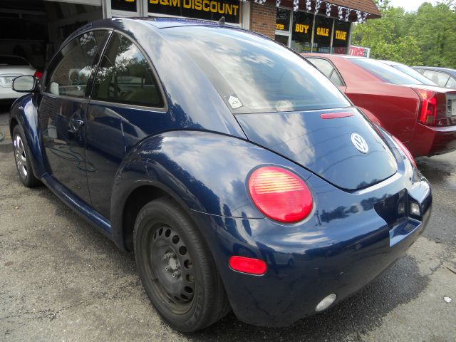 Volkswagen New Beetle 2004 photo 1
