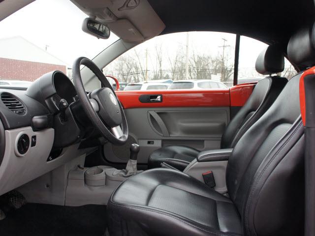 Volkswagen New Beetle 2004 photo 5