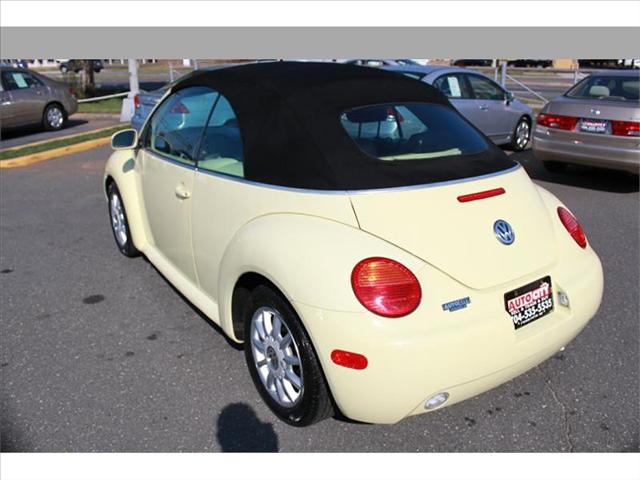 Volkswagen New Beetle 2004 photo 2