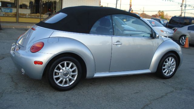 Volkswagen New Beetle 2004 photo 1