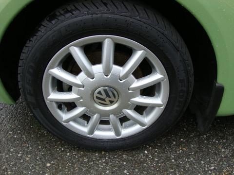 Volkswagen New Beetle 2004 photo 2