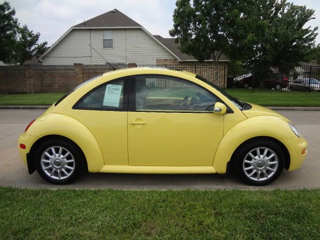 Volkswagen New Beetle 2004 photo 1