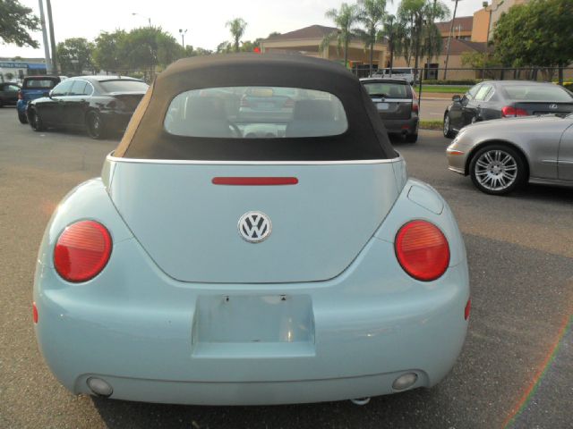 Volkswagen New Beetle 2005 photo 1