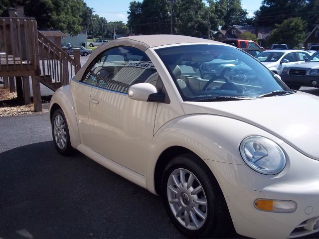Volkswagen New Beetle 2005 photo 2