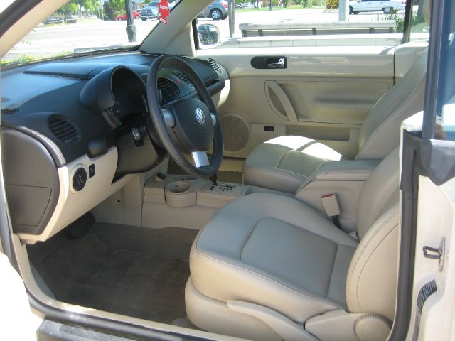 Volkswagen New Beetle 2005 photo 1