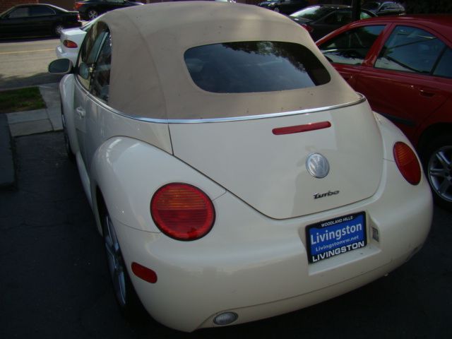 Volkswagen New Beetle 2005 photo 1