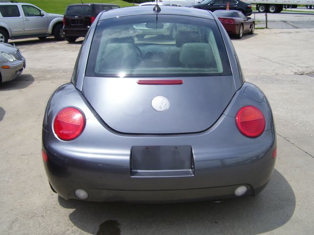 Volkswagen New Beetle 2005 photo 2
