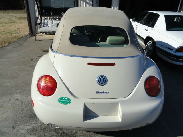 Volkswagen New Beetle 2005 photo 1