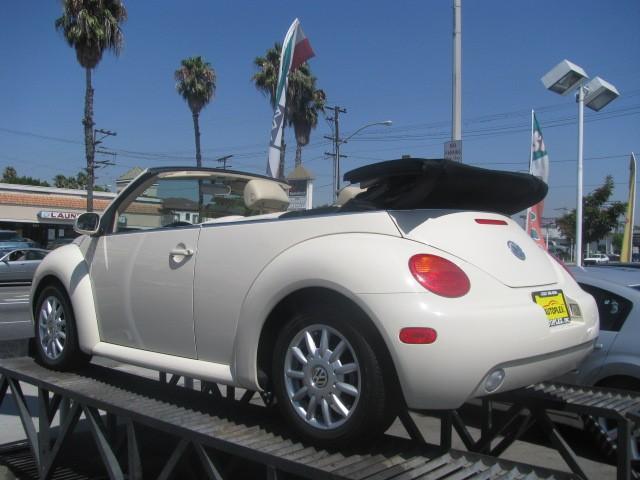 Volkswagen New Beetle 2005 photo 1