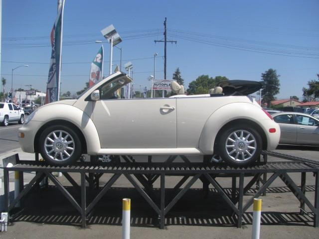 Volkswagen New Beetle 2005 photo 2