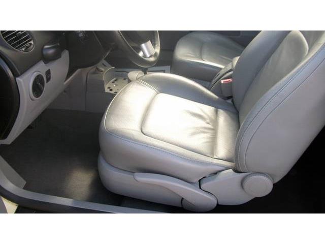 Volkswagen New Beetle 2005 photo 9