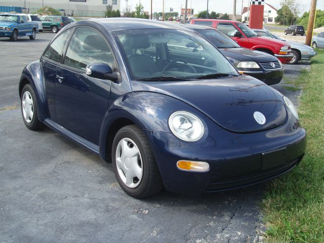 Volkswagen New Beetle 2005 photo 1