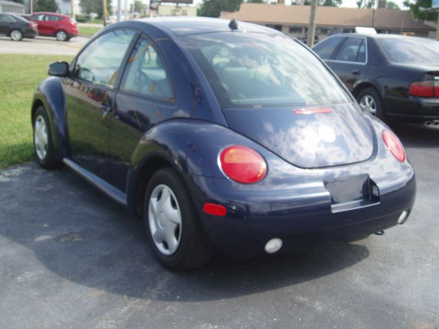 Volkswagen New Beetle 2005 photo 3