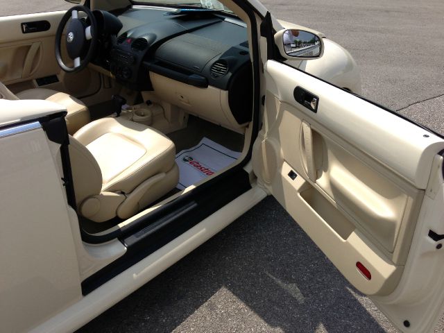 Volkswagen New Beetle 2005 photo 4