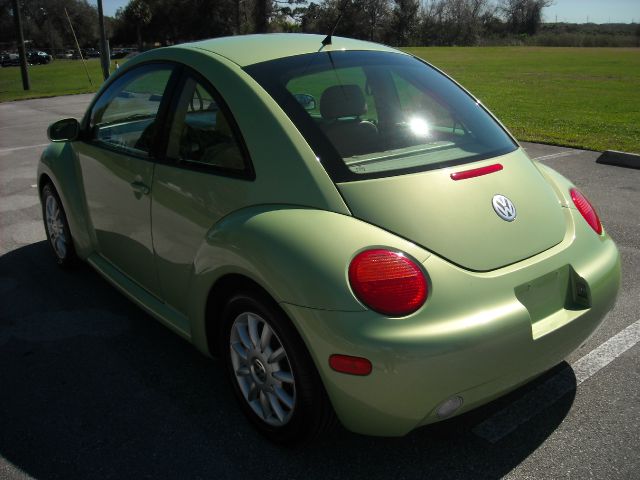 Volkswagen New Beetle 2005 photo 1