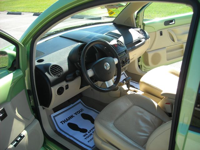 Volkswagen New Beetle 2005 photo 2