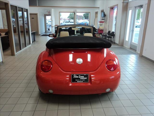 Volkswagen New Beetle 2005 photo 1