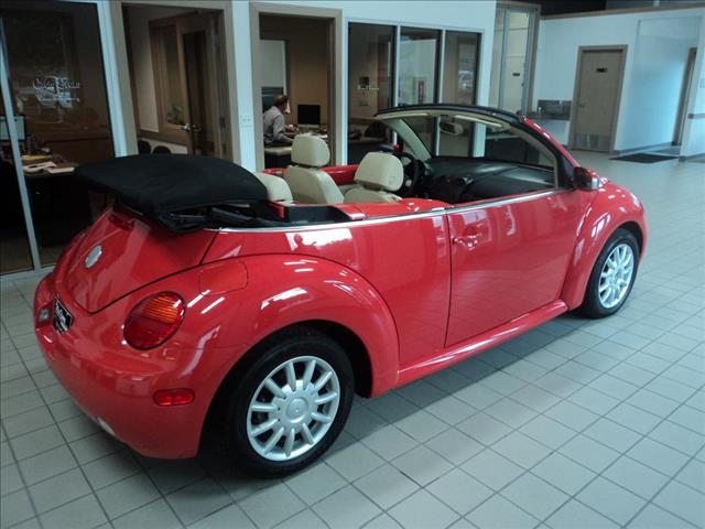 Volkswagen New Beetle 2005 photo 2