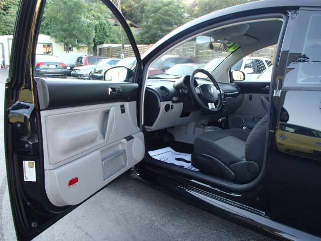 Volkswagen New Beetle 2005 photo 1