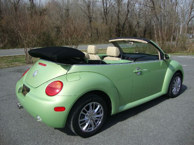 Volkswagen New Beetle 2005 photo 1