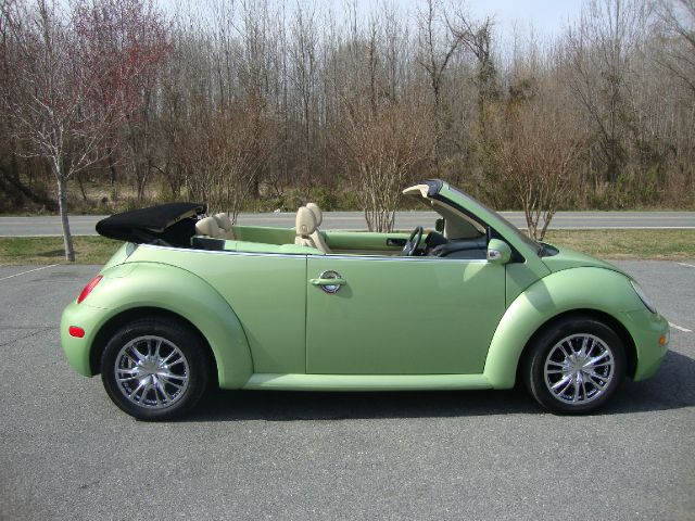 Volkswagen New Beetle 2005 photo 2