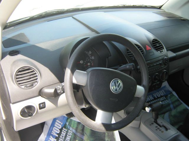 Volkswagen New Beetle 2005 photo 11