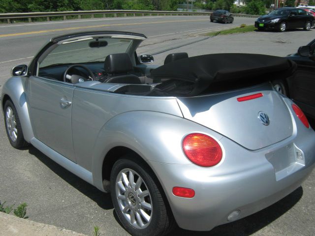 Volkswagen New Beetle 2005 photo 12