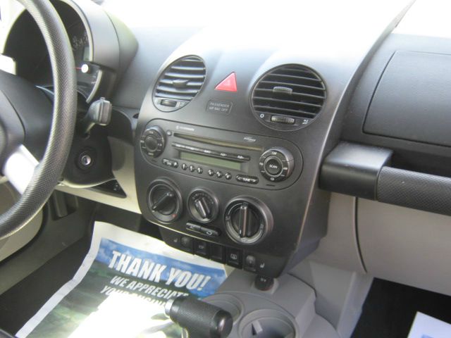 Volkswagen New Beetle 2005 photo 15