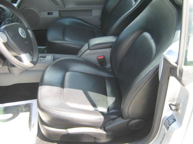 Volkswagen New Beetle 2005 photo 18