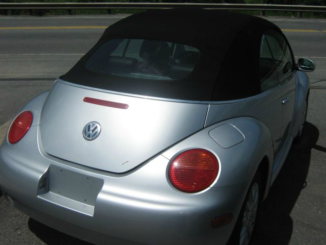 Volkswagen New Beetle 2005 photo 21