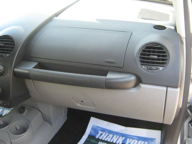 Volkswagen New Beetle 2005 photo 8